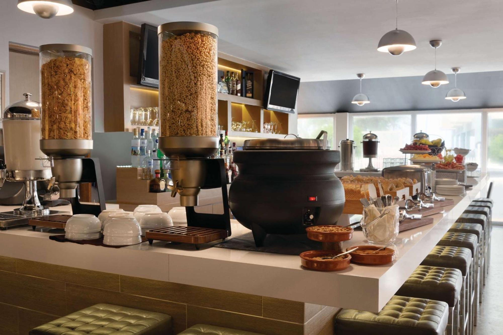 Tryp By Wyndham Isla Verde San Juan Buitenkant foto