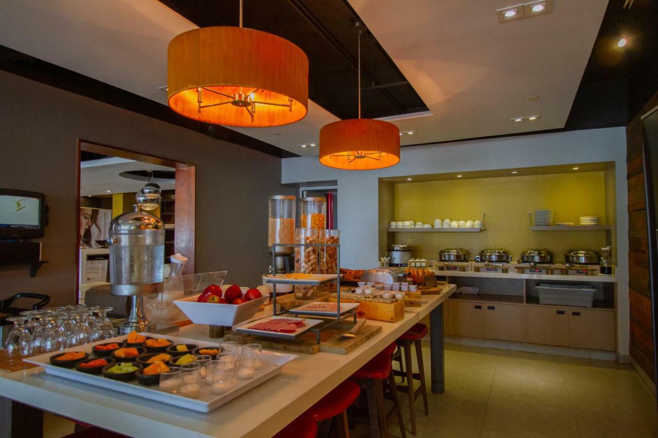 Tryp By Wyndham Isla Verde San Juan Buitenkant foto